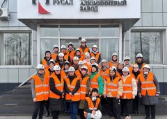 От теории к практике: будущие врачи побывали в цехах ИркАЗа в рамках проекта «Открытый завод»