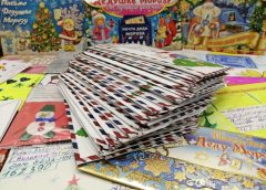 С Днём рождения, волшебник: Почта предлагает поздравить Деда Мороза с праздником