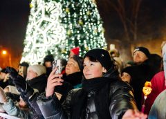 В Шелехове торжественно открыли главную городскую елку